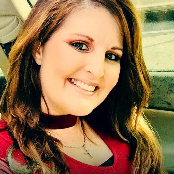 Meet your Posher, Nicole - Picture 5 of 15